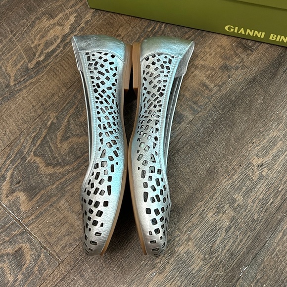 Gianni Bini-Ballet Flats- Perforated Sliver Size 9‎ - Picture 3 of 7